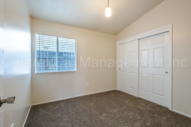 Building Photo - 3 Bedroom/2 Bath Home in the Southwest - $2295 Per Month!
