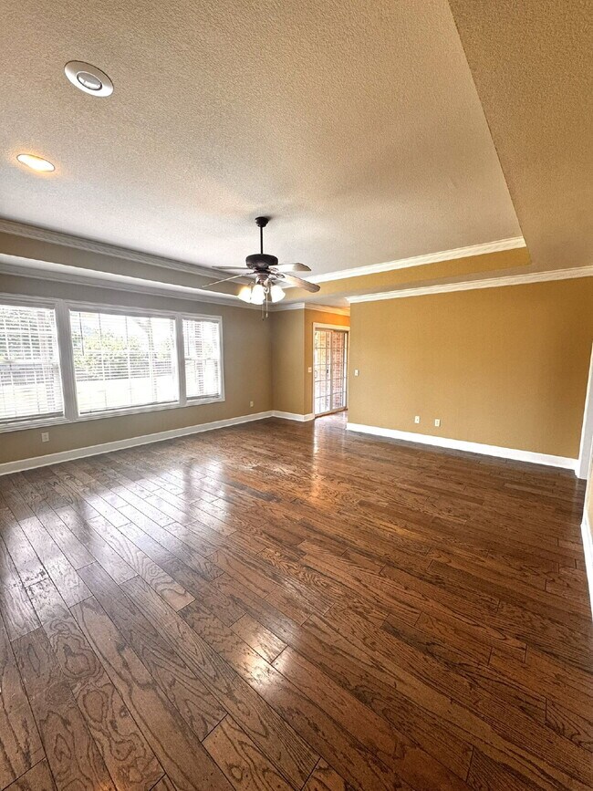 Building Photo - 15 Bluestem Ln