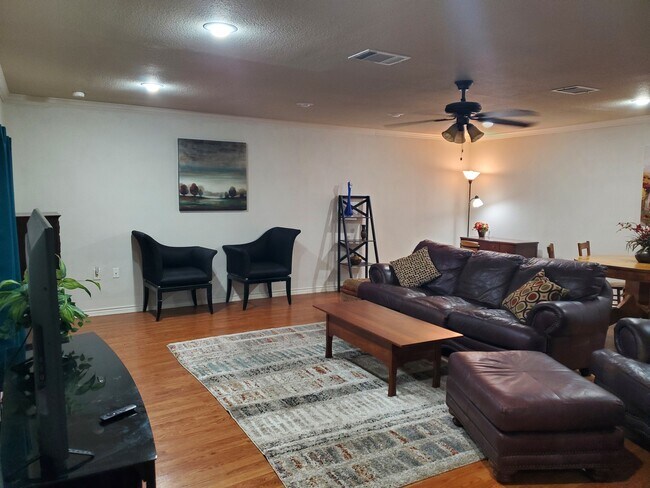 Livingroom 1 - 1737 E California St