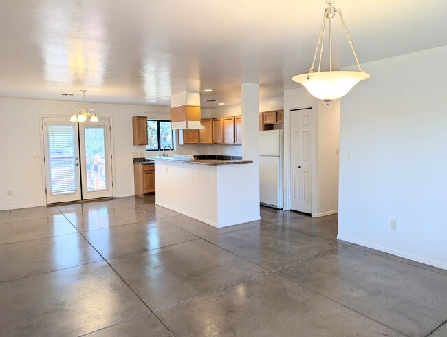 Building Photo - Move in October and get November rent FREE...