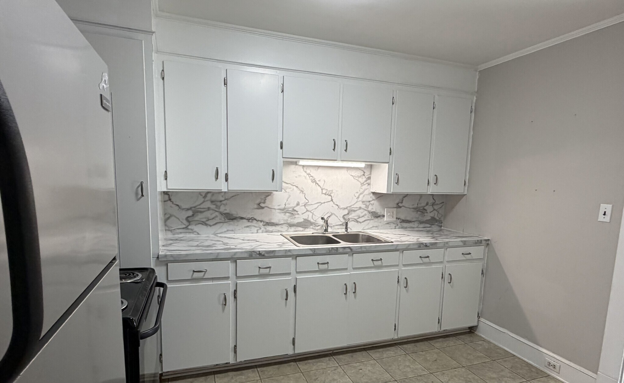 Kitchen - 606 Mac Nair St