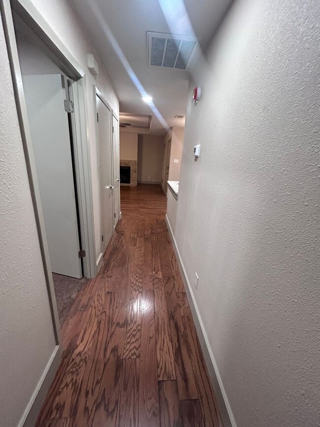 Building Photo - Newly Renovated 2 Bedroom, 2 Bath Duplex — Move-In Ready!