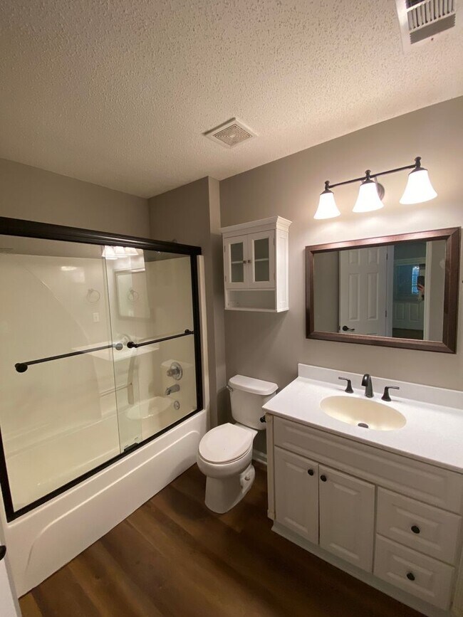 Building Photo - Home for rent in Tuscaloosa! Available to view with a 48 hour notice!