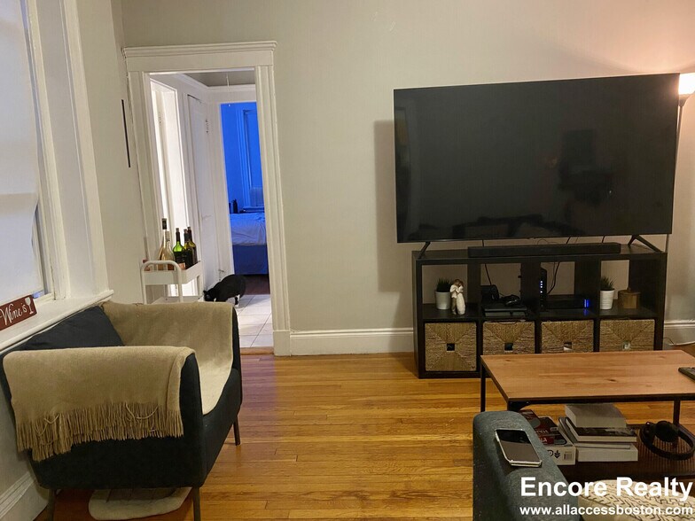 Building Photo - 110 Brainerd Rd