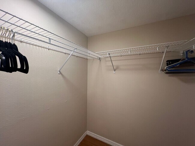 Building Photo - BEAUTIFUL and Renovated Riverfront Furnished Condo 2 Bedrooms, 2 Bathrooms