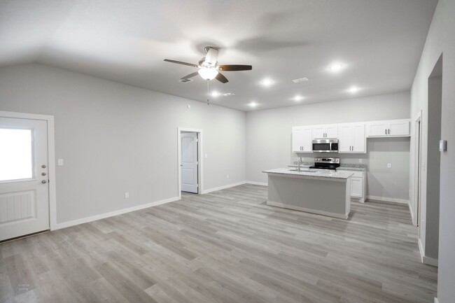 Building Photo - Looking for a spacious, move-in-ready town...