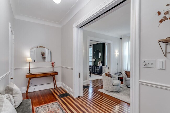 Building Photo - 351 Thrall St