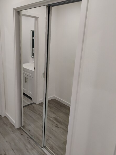 Building Photo - 924 N Curson Ave