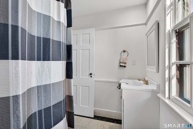 Building Photo - 39 Vineyard Pl