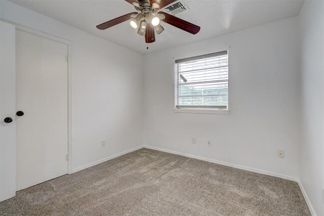 Building Photo - 503 Meadow Lake Dr