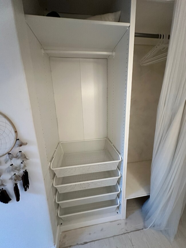 Building Photo - 5625 N Sumner Wy