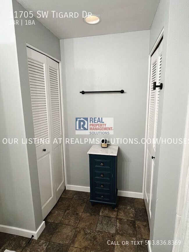 Building Photo - 11705 SW Tigard St