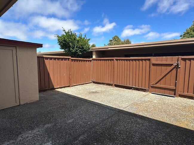 Building Photo - 27755 Del Norte Ct