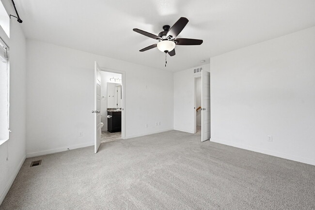 Building Photo - $2,245.95, 2 bed, 2.5 bath located in Denver with a fenced yard.