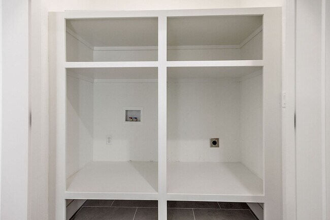 Building Photo - Convenience, Beauty and Space Makes this H...