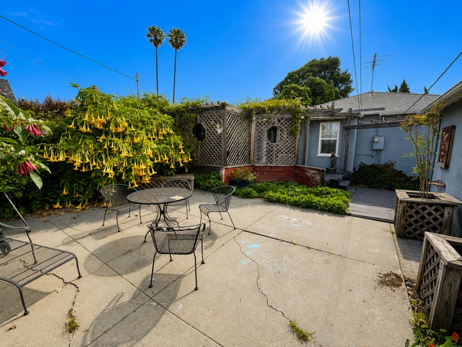 Building Photo - Charming Midtown Ventura Home