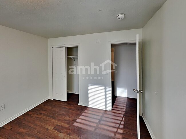 Building Photo - 5956 S Stone Flower Way