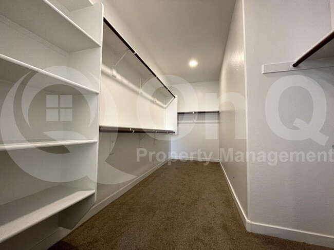 Building Photo - 5945 N 89th Dr