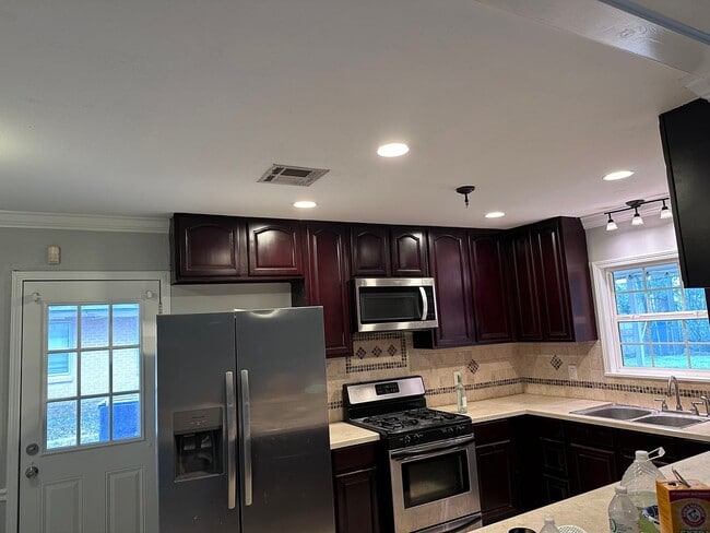 Building Photo - 2625 E Cavett Dr