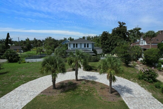 Building Photo - 2316 W Beach Dr