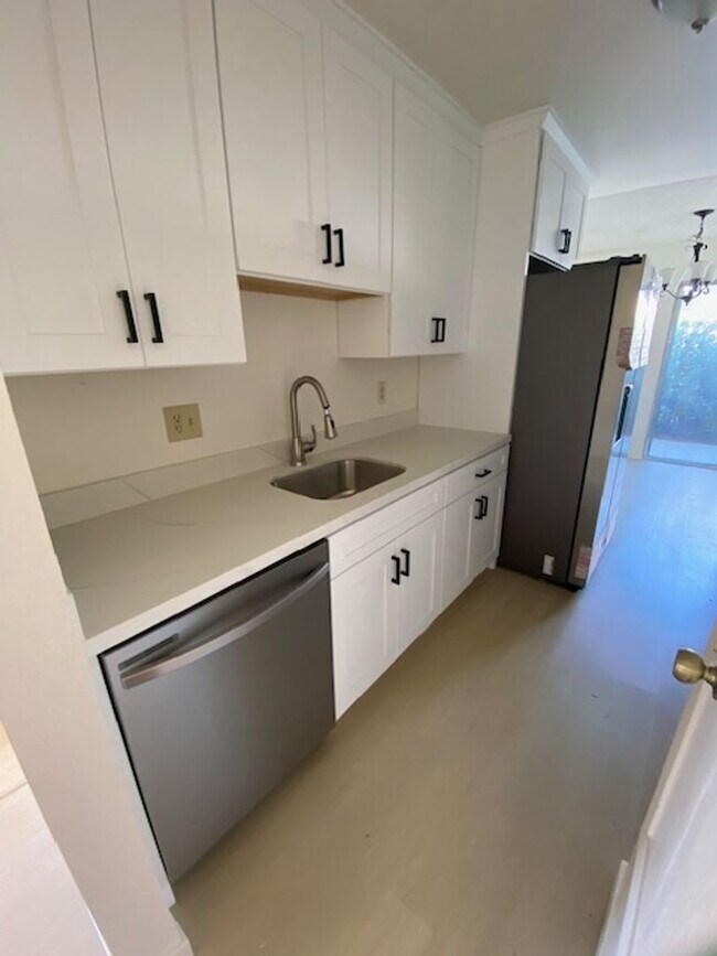 Building Photo - 1118 Woodridge Dr
