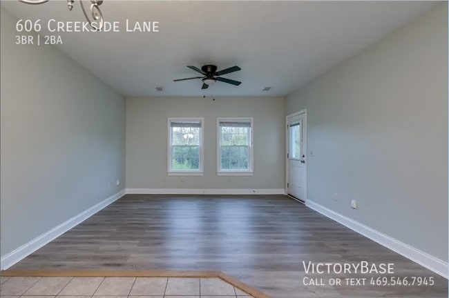 Building Photo - 606 Creekside Ln