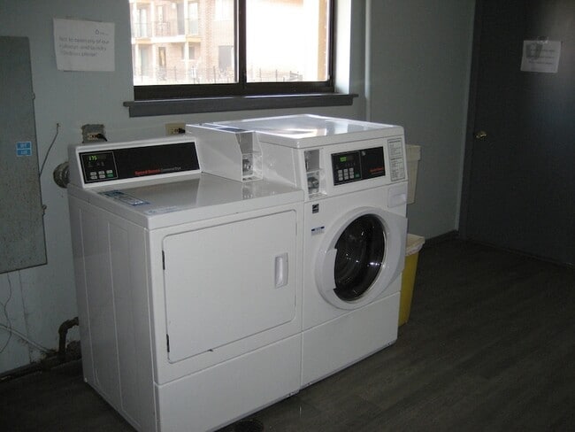 Building Photo - 1424 Carol Ct