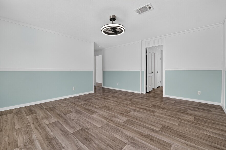 Building Photo - 2033 Daisy Lou