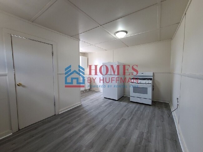 Building Photo - 920 W Columbia St