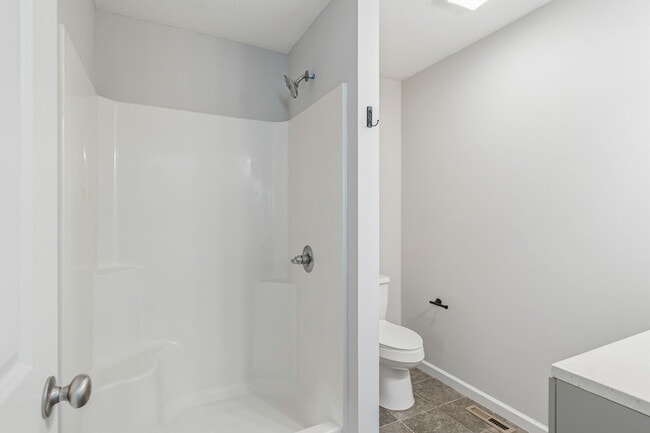 Building Photo - 2100 Paris Rd