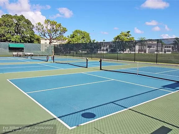 Building Photo - 18 Oakridge B