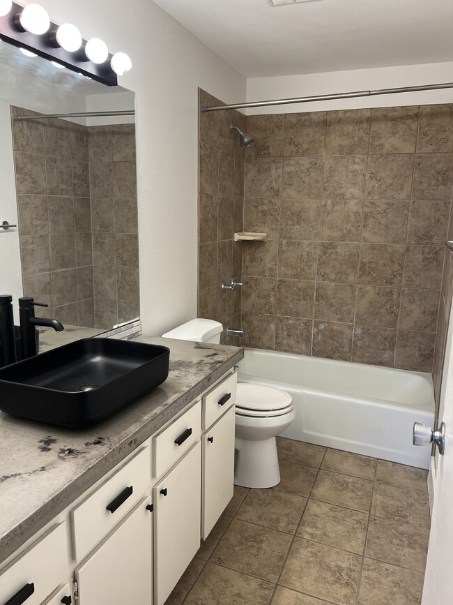 Building Photo - 1168 S Foothill Dr