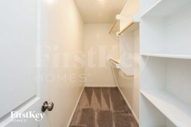 Building Photo - 5015 N Belmont Ave