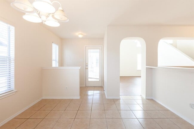 Building Photo - 494 Sampson