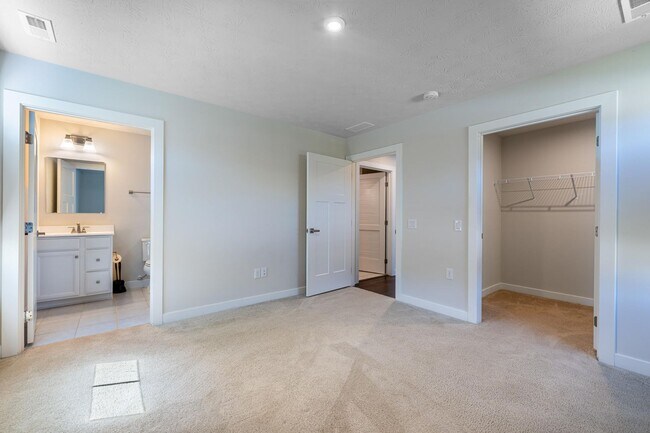 Building Photo - Gorgeous Newer Home in New Development