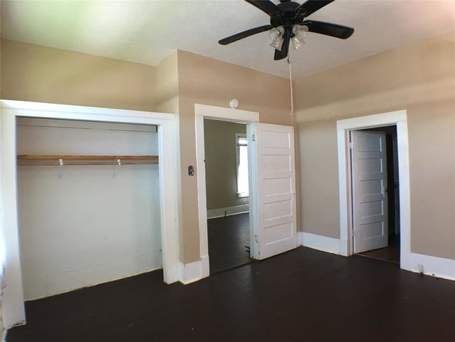Building Photo - 3828 Avenue M 1/2