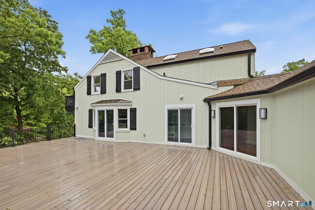Building Photo - 1 Tulip Tree Ln