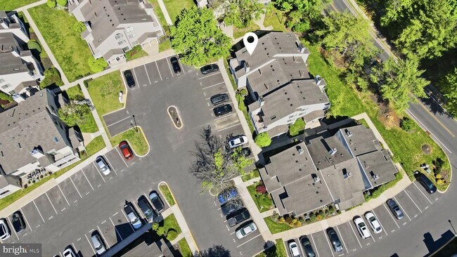 Building Photo - 1310 Roberts Way