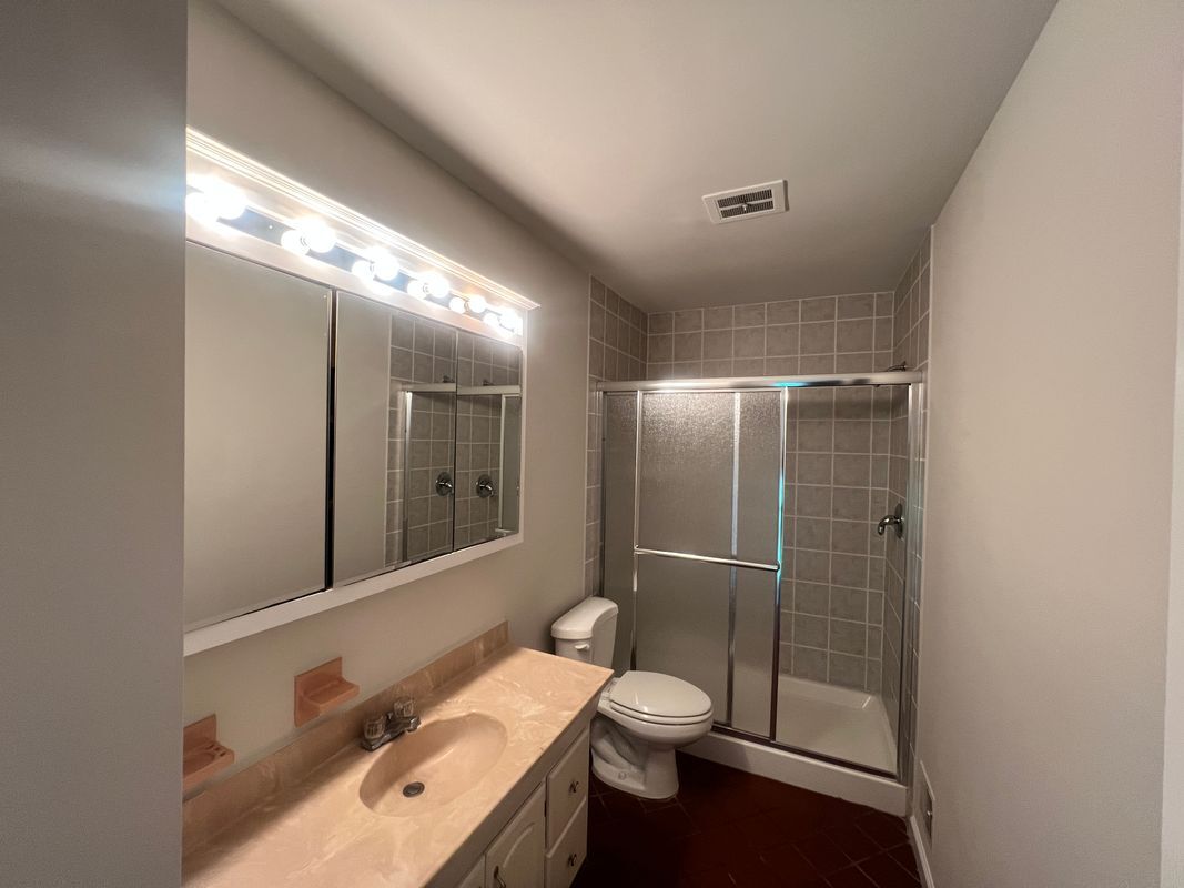 Building Photo - 516 Meadow Hall Dr