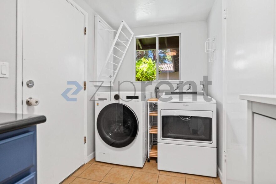 Building Photo - Unit