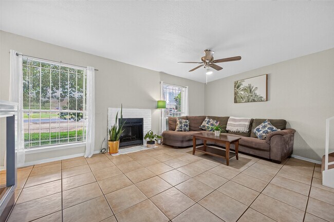 Building Photo - 3303 W Greenridge Dr
