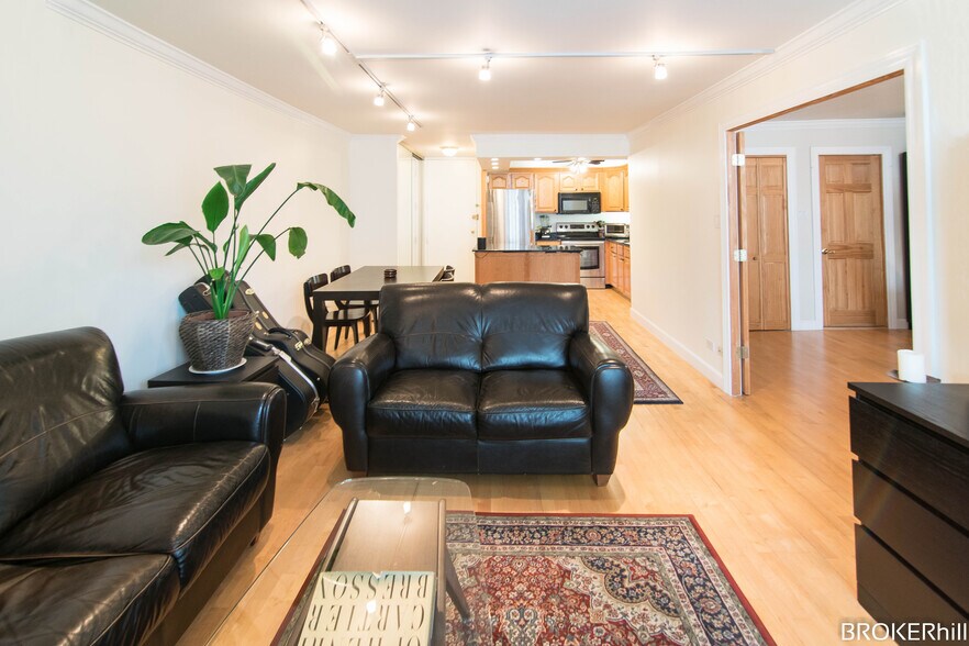 Living Room - 1340 N Dearborn St