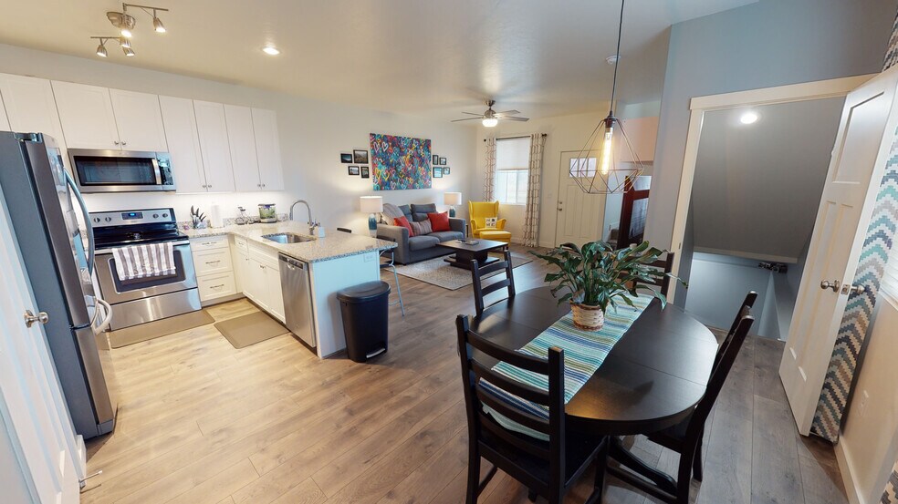 Building Photo - 14936 S Emerald Pools Ln