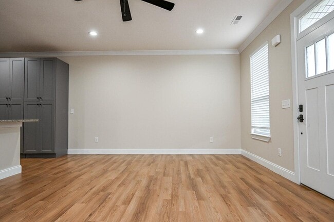 Building Photo - 1737 Arbor Hls Dr SE