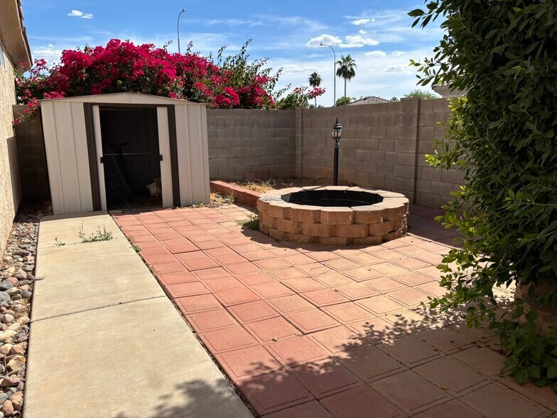 Building Photo - 2120 E Flintlock Way