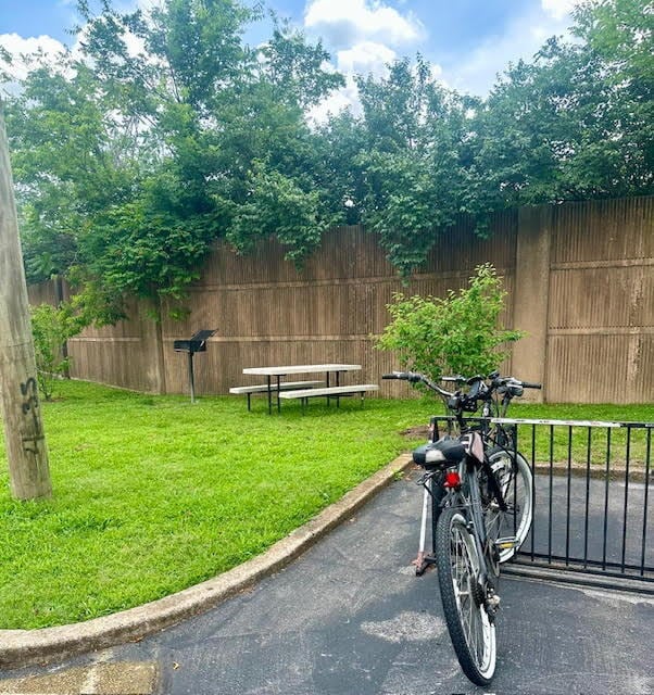 Building Photo - Live Near Vanderbilt & Belmont! Updated Condo with Pool Access