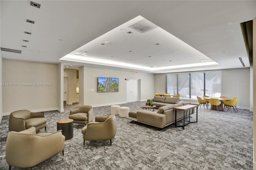 Building Photo - 1050 Brickell Ave