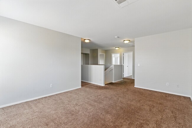 Building Photo - 11546 W Schleifer Dr