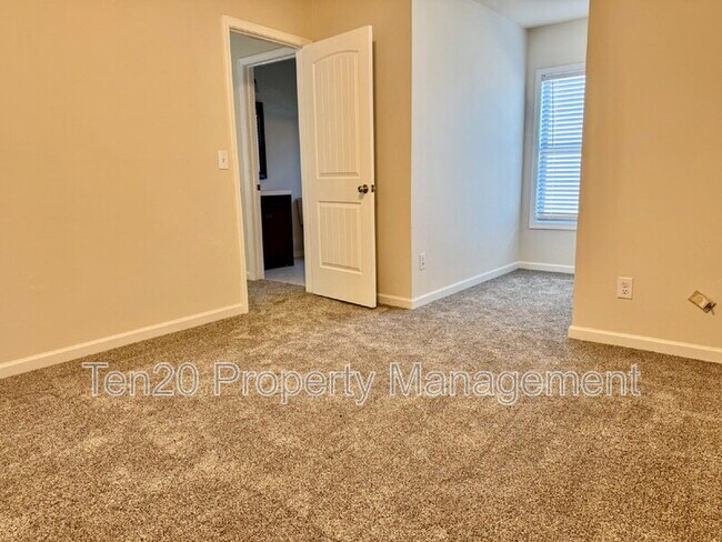 Building Photo - 789 Honey Do Ct