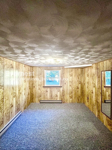 Building Photo - 2116 Oakwood Ln